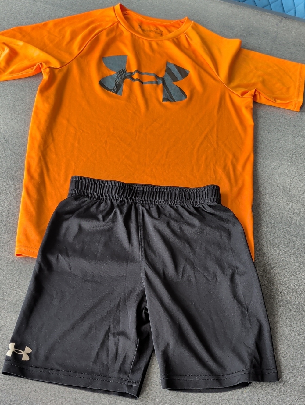 7t Kids Set 2 Mx Under Armour Orange Performance Tee with Black Athletic Shorts
